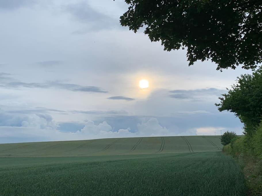 Romantic Shepherds Hut With Stunning Sunsets Hollingbourne Kültér fotó