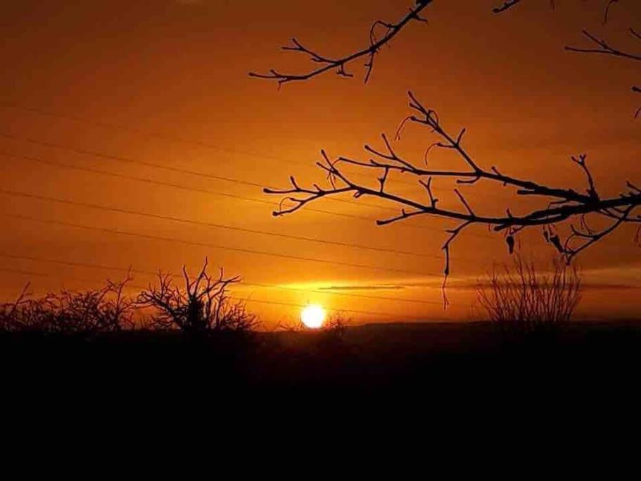 Romantic Shepherds Hut With Stunning Sunsets Hollingbourne Kültér fotó
