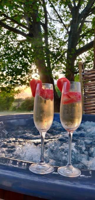 Romantic Shepherds Hut With Stunning Sunsets Hollingbourne Kültér fotó